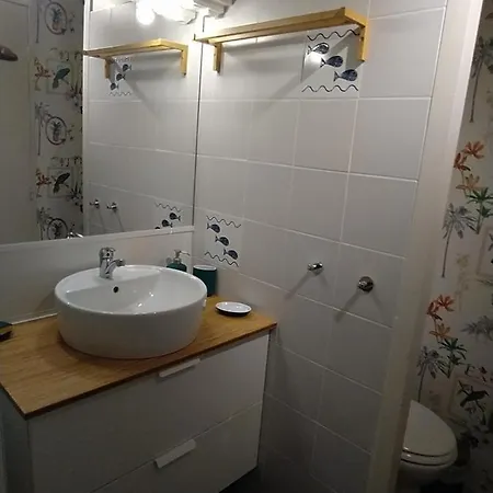 Val Fan Apt Tout Confort Océan Très Cosy Parking Privé Wifi Grande Terrasse Et Véranda à 2 Mn De La Plage 1 Grand Lit Et 1 Canapé Lit Personnes Max 4 Lacanau