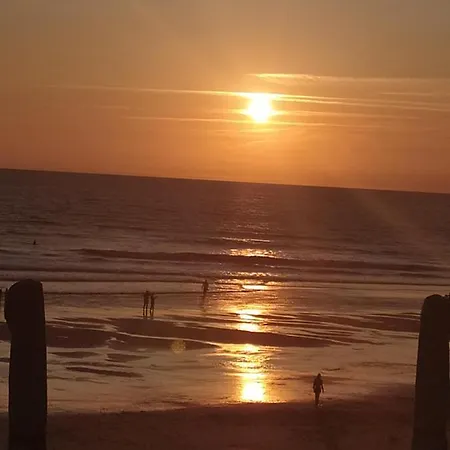 Val Fan Apt Tout Confort Océan Très Cosy Parking Privé Wifi Grande Terrasse Et Véranda à 2 Mn De La Plage 1 Grand Lit Et 1 Canapé Lit Personnes Max 4