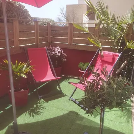 Val Fan Apt Tout Confort Océan Très Cosy Parking Privé Wifi Grande Terrasse Et Véranda à 2 Mn De La Plage 1 Grand Lit Et 1 Canapé Lit Personnes Max 4 Appartement Lacanau